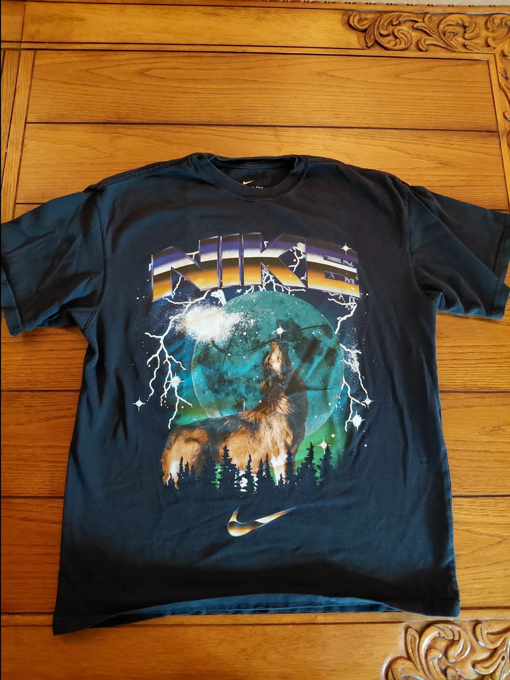 Nike Men's Black Graphic Wolf T-Shirt